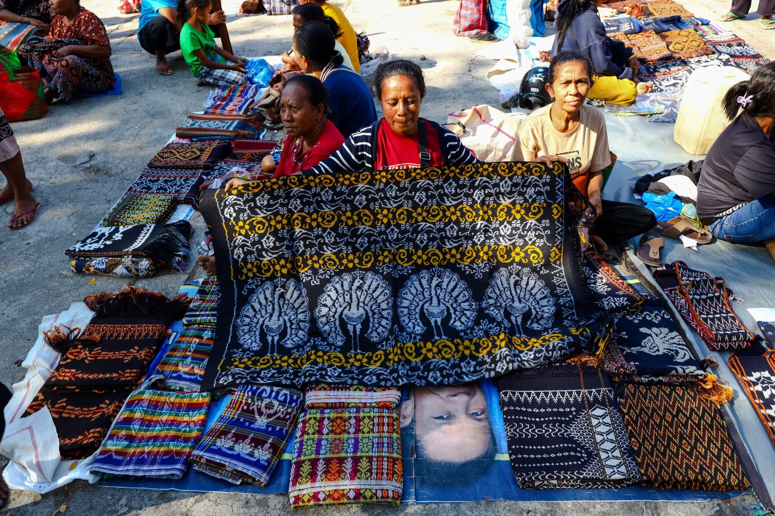 Batik fabrics for sustainable wardrobes — Integrating Tradition with Modern Silhouettes Batik fabrics for sustainable wardrobes — Integrating Tradition with Modern Silhouettes